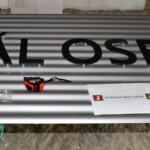 Nápis z hliníkových písmen