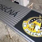 Nápis z hliníkových písmen